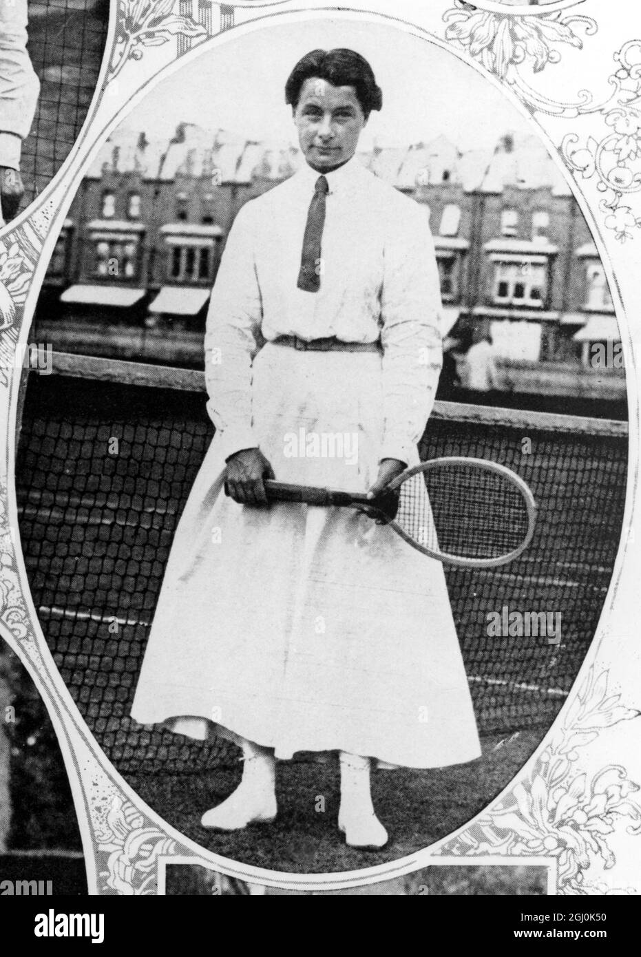 Sig.ra Larcombe (BRI) a Wimbledon nel luglio 1913 ©TopFoto *** Local Caption *** 1912 - Sig.ra D.T.R. Larcombe Foto Stock