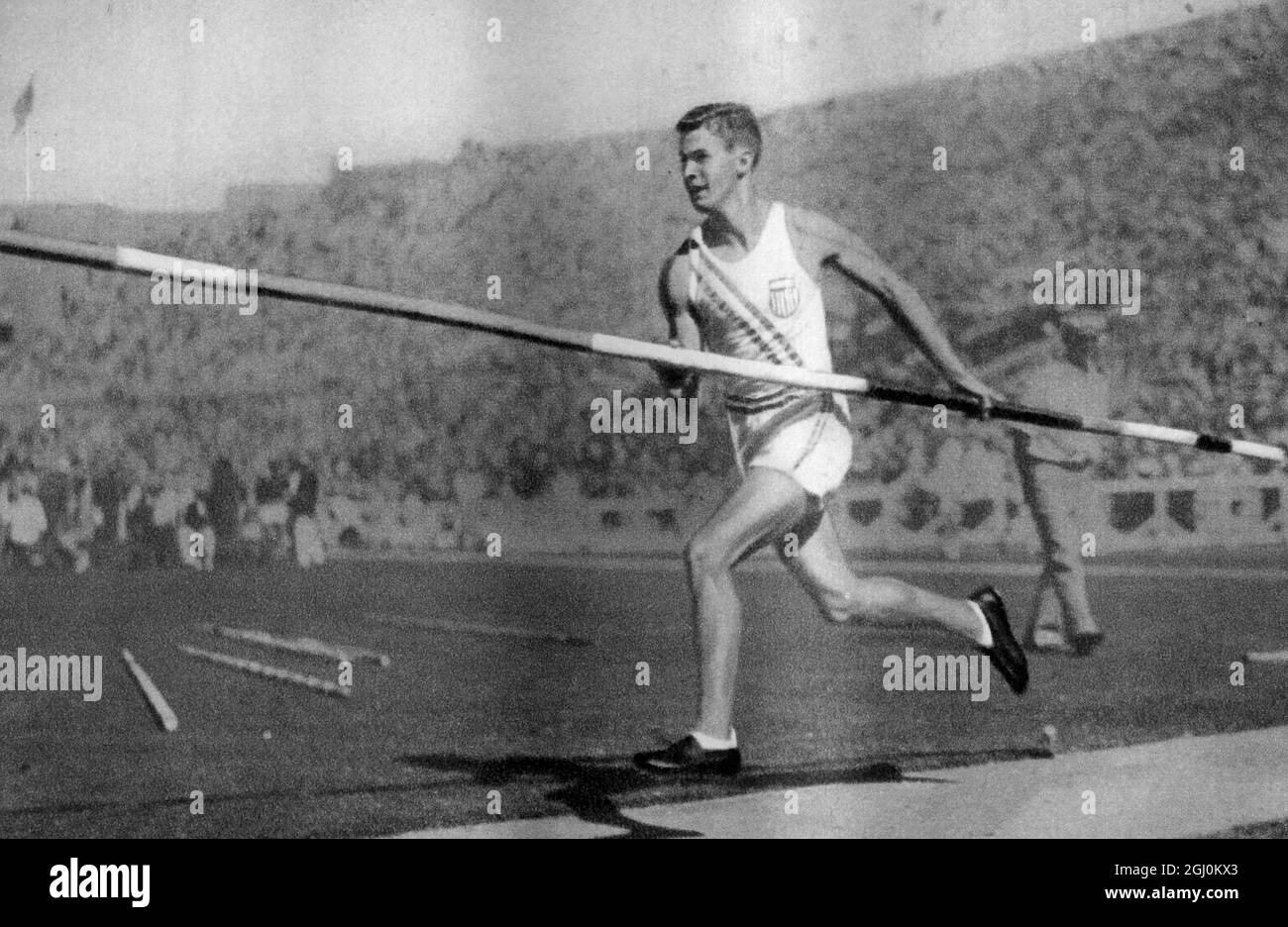 Games of the X Olympiad, Los Angeles, Coliseum Stadium, agosto 1932. Uomo volta di palo: William W. MILLER degli Stati Uniti al 1 ° posto Foto Stock