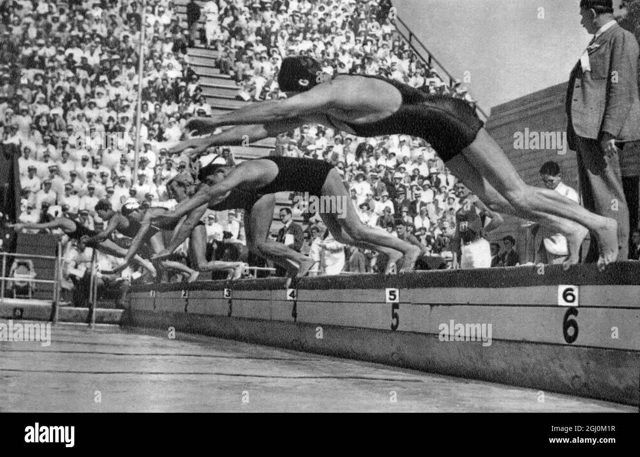 L'inizio di 400 m di gara di nuoto freestyle Buster Crabbe per gli Stati Uniti (USA) 1932 Giochi Olimpici, Los Angeles, USA, Foto Stock