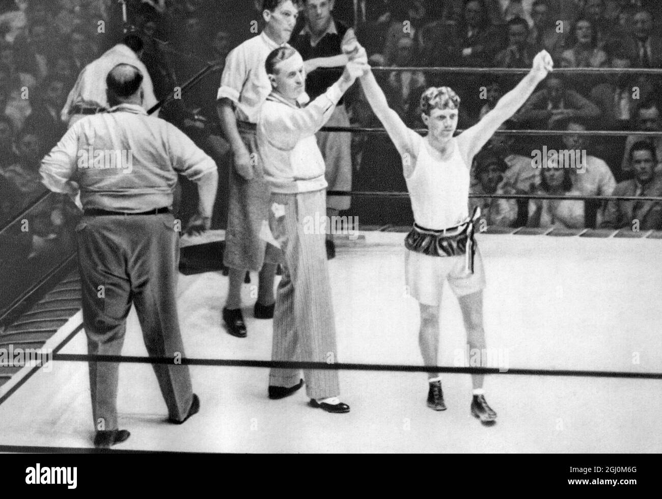 Boxers Middleweight 1932 Olympic Games, Los Angeles, USA, 1932 Summer Olympics Gerrman Boxer Werner Spannagel nel 1932 è stato eliminato nei quarti di finale della classe flyweight dopo aver perso la sua lotta per il prossimo medaglia di bronzo Louis Salica Foto Stock