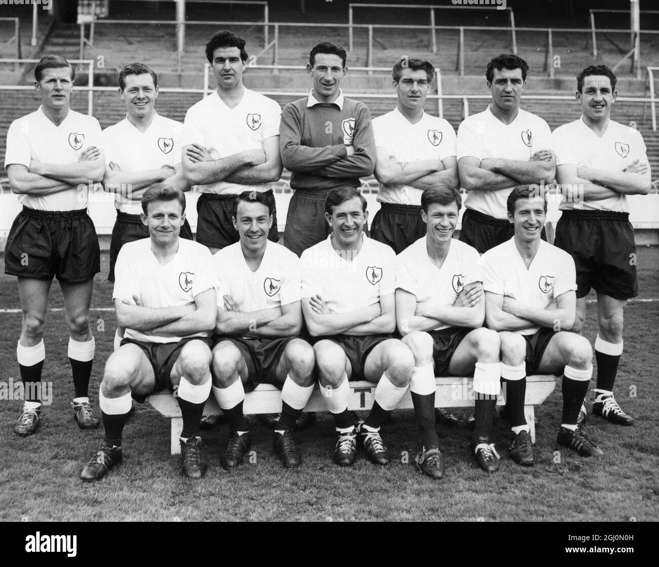 La squadra di calcio Tottenham Hotspur , 2 maggio 1962 . Back Row , da sinistra a destra ; P Baker , L Allen , M Norman , W Brown , R Henry , R Smith , e D Mackay Front Row : T Medwin , J Greaves , D Blanchflower , J White e C Jones Foto Stock
