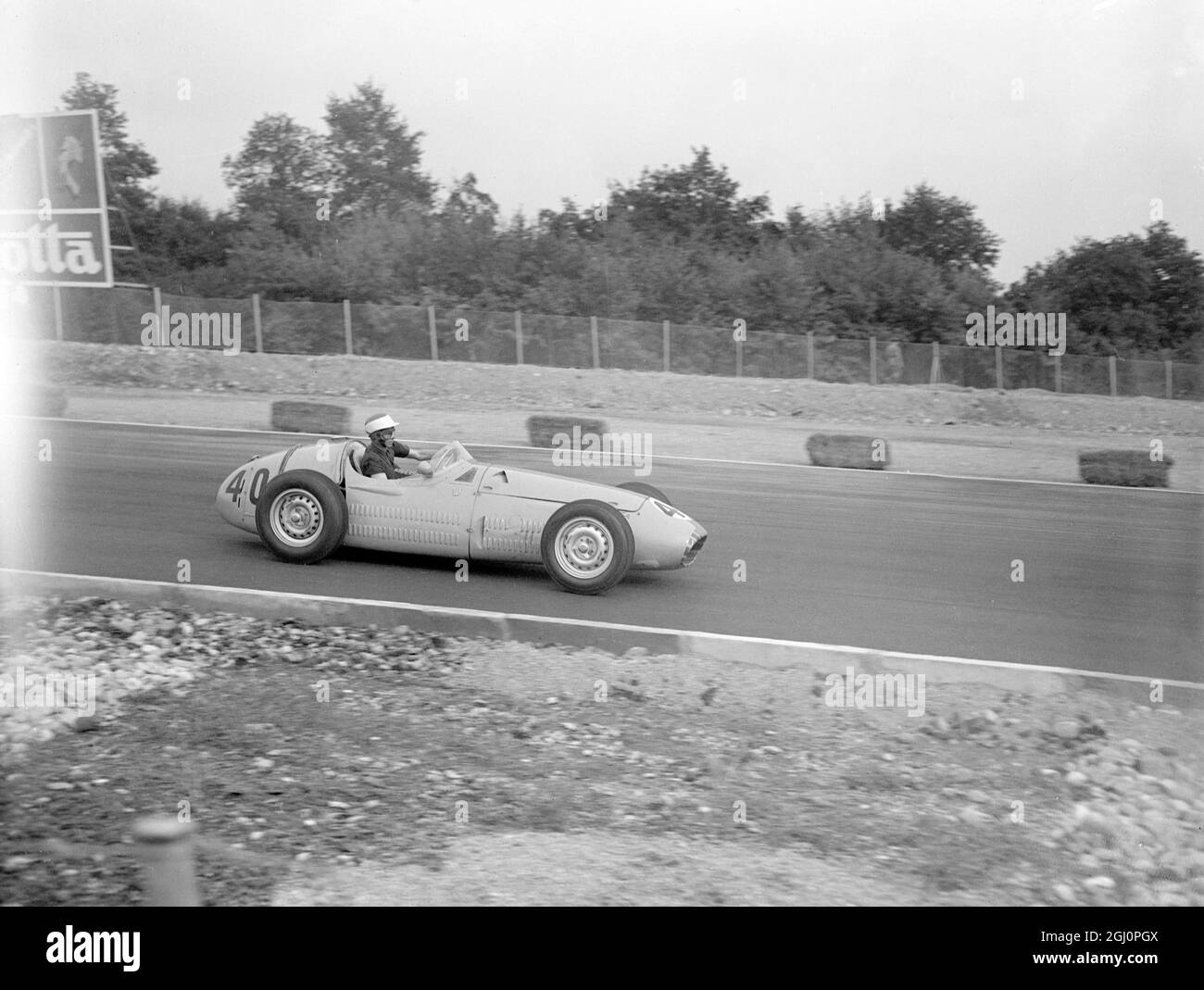 John Fitch in una Maserati in pratica per il Gran Premio d'Italia a Monza il 10 settembre 1955 Foto Stock