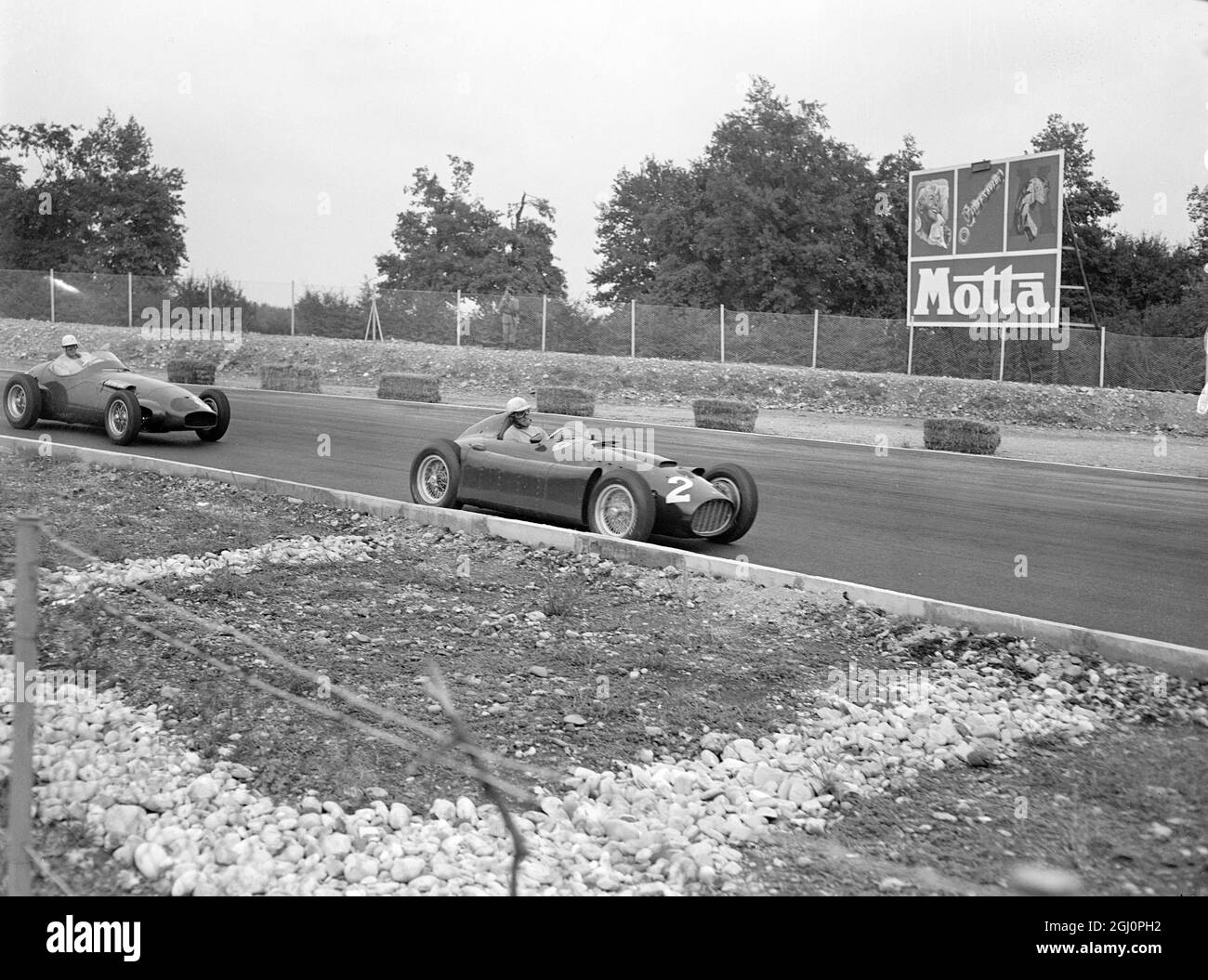 Duello tra Ken Wharton e la farina italiana (in Lancia ) . Wharton è in una Vanwall 10 settembre 1955 Foto Stock