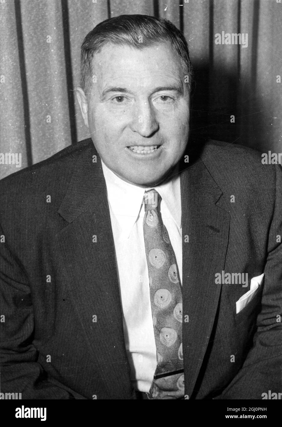 Norman ''Red'' Strader, 53, ex allenatore dei San Francisco 49ers, della National Professional Football League. 26 maggio 1956 Foto Stock