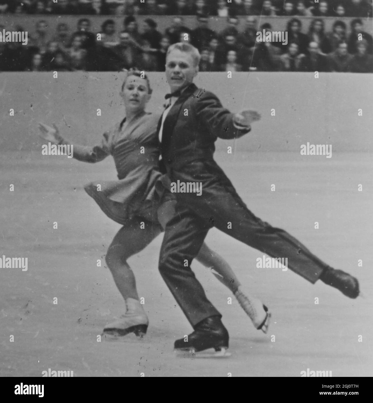 FIGURE SKATERS NINA E STANISLAV ZHUK MEMBRI DELLA SQUADRA OLIMPICA SOVIETICA 2 FEBBRAIO 1960 Foto Stock