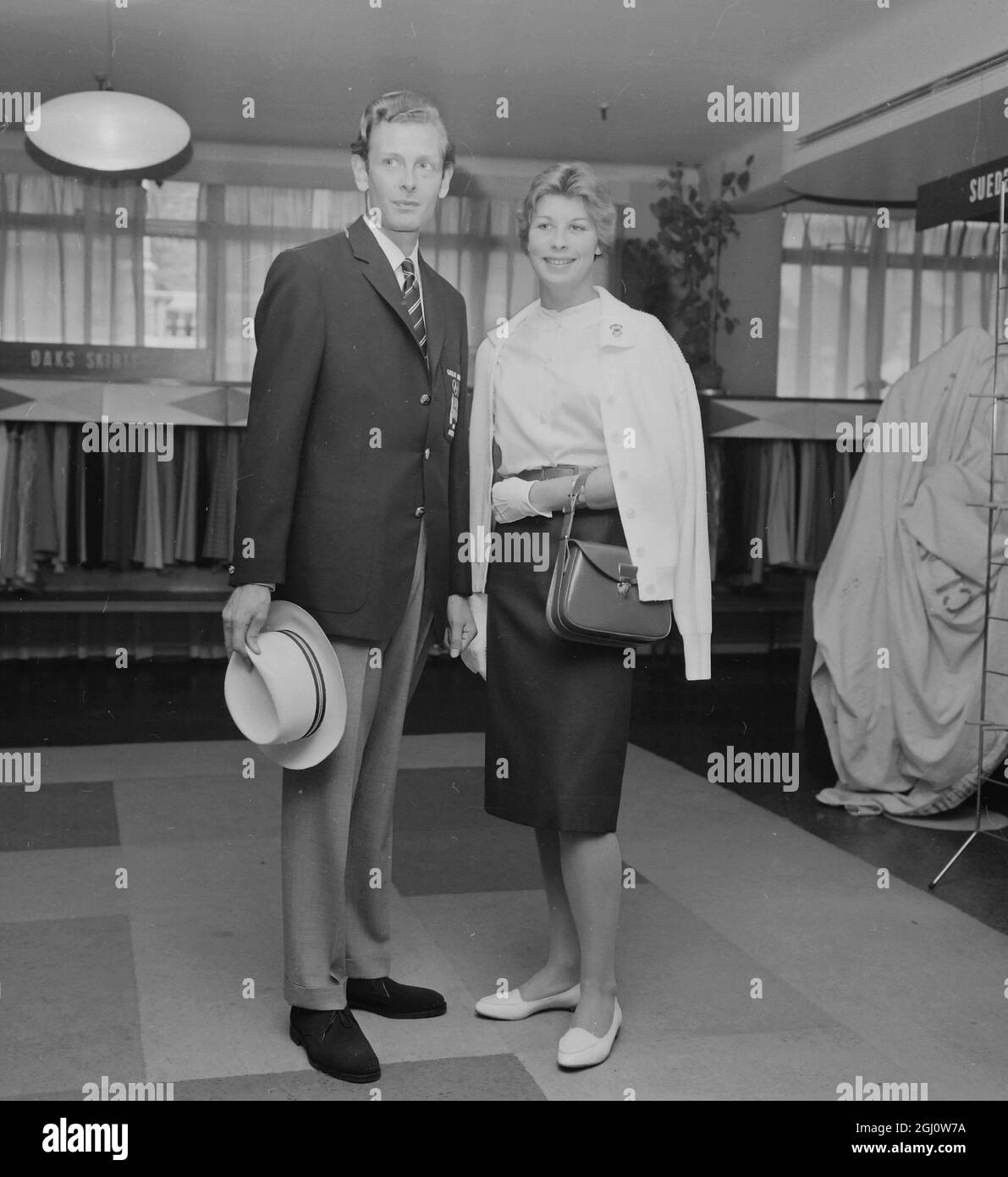 UNIFORMS OLYMPIC TEAM GB BRIAN HEWSON MARY BIGNALL MODELLO 29 GIUGNO 1960 Foto Stock