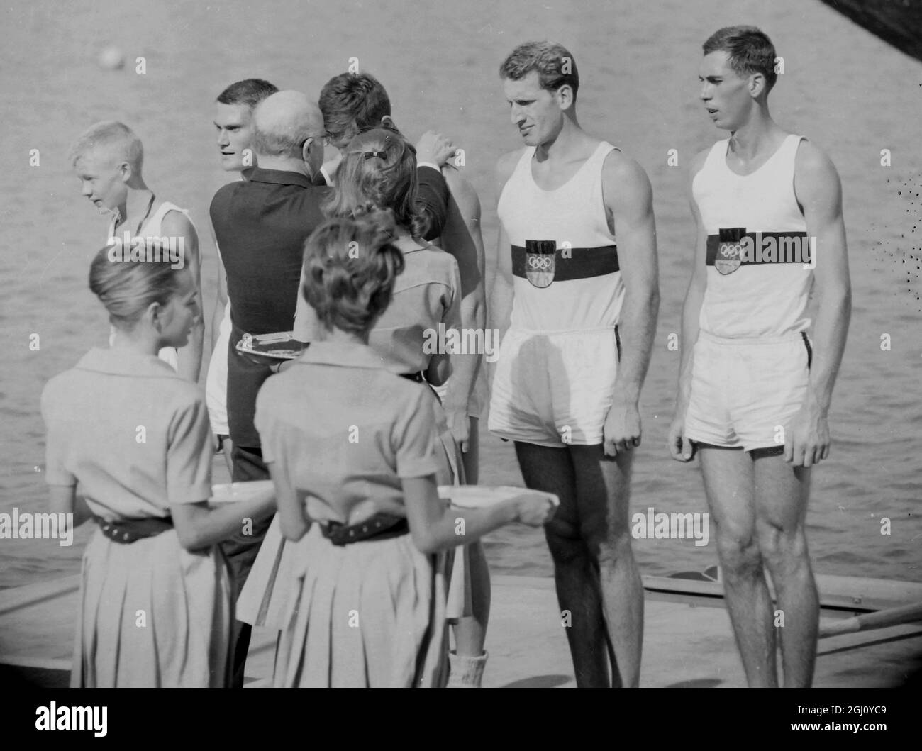 GIOCO OLIMPICO REMANDO COXED FOURS SQUADRA TEDESCA RICEVERE GOLDS 4 SETTEMBRE 1960 Foto Stock