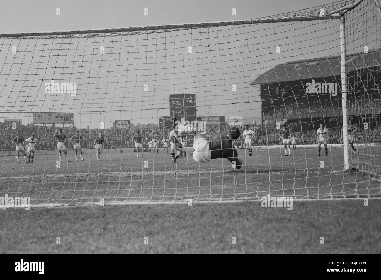 CALCIO CHELSEA V EVERTON MATTHEWS SALVA PENALITÀ 1 OTTOBRE 1960 Foto Stock
