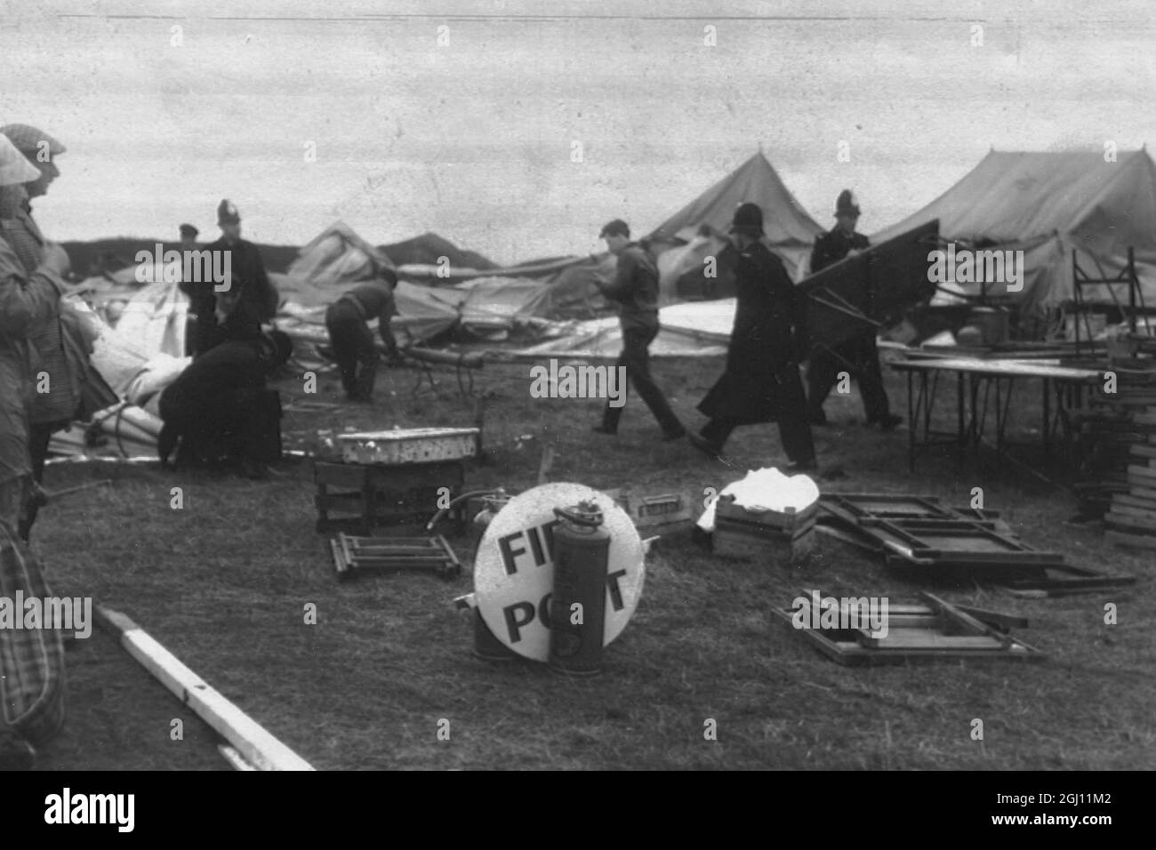 OPEN GOLF CHAMPIONSHIPS DOPO LA TEMPESTA A SOUTHPORT 13 LUGLIO 1961 Foto Stock