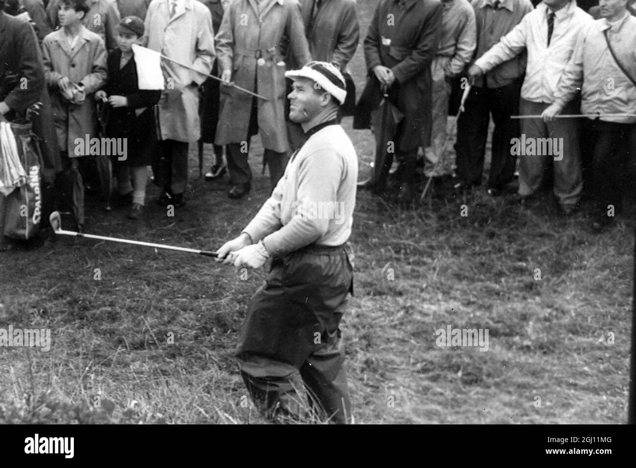 GOLFISTA AUSTRALIANO KEL NAGLE IN AZIONE A SOUTHPORT GOLF OPEN CHAMPIOSHIPS 15 LUGLIO 1961 Foto Stock