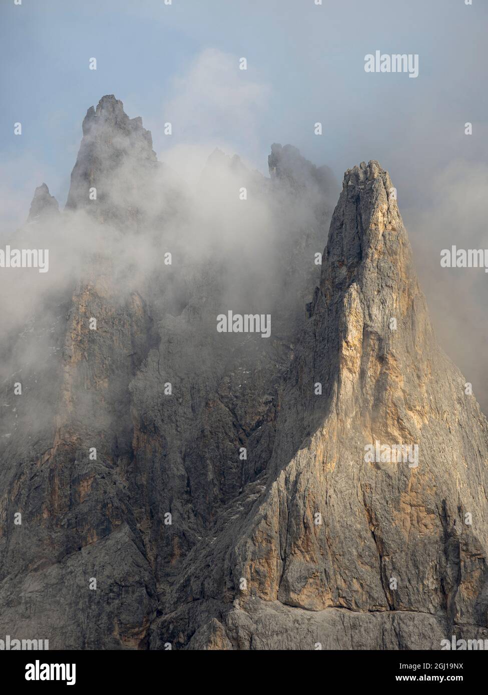 Cime che torreggiano sulla Val Venegia vista dal Passo Costazza. Pallido di San Martino nelle Dolomiti del Trentino. Pala fa parte del patrimonio mondiale dell'UNESCO Foto Stock