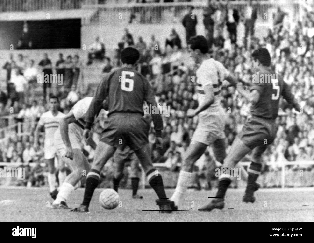 CALCIO SPAGNA V UNGHERIA - FUSTE JOSE EURO NATIONS CUP E OLIVELLA - ; 18 GIUGNO 1964 Foto Stock