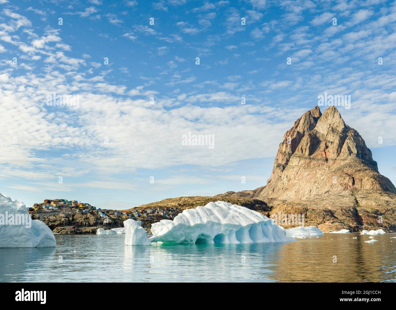 Città sull'isola di Uummannaq. Groenlandia, Danimarca. Foto Stock