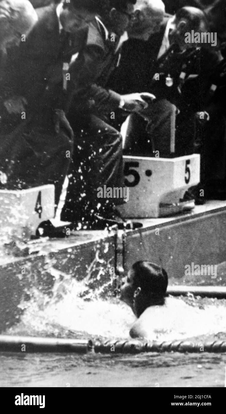 OLIMPIADI, GIOCHI OLIMPICI DI SPORT - LA XVIII 18A OLYMPIADE A TOKYO, GIAPPONE - NUOTO OLIMPIADI MENS 100 METRI FREESTYLE USA GARY STEVEN ILMA ; 11 OTTOBRE 1964 Foto Stock