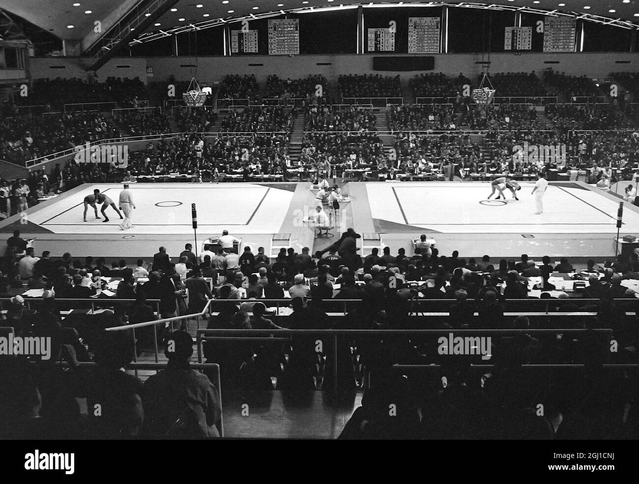 OLIMPIADI, GIOCHI OLIMPICI DI SPORT LA XVIII OLYMPIADE A TOKYO