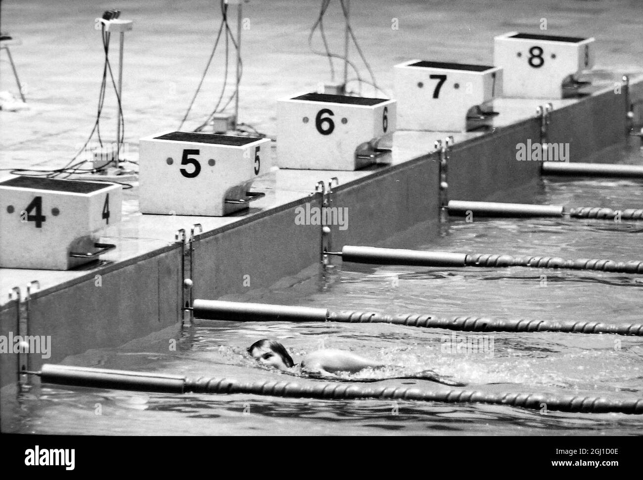 OLIMPIADI, GIOCHI OLIMPICI DI SPORT - LA XVIII 18A OLYMPIADE A TOKYO, GIAPPONE - NUOTO OLIMPIADI WOMENS 100 METRI FREESTYLE FRAZER HA VINTO SEMIFINALE ; 14 OTTOBRE 1964 Foto Stock