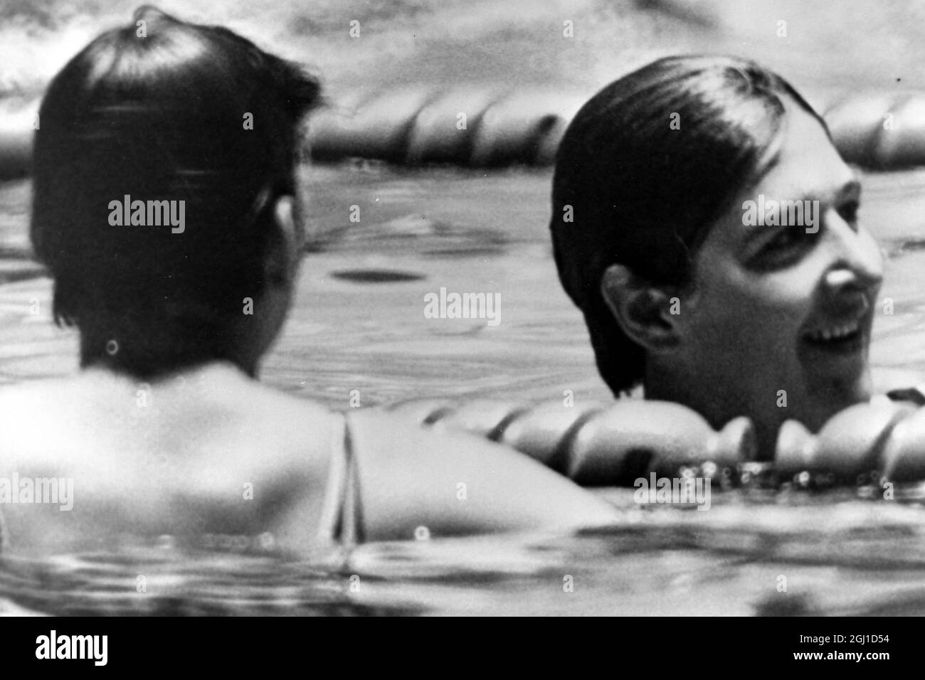 OLIMPIADI, GIOCHI OLIMPICI DI SPORT - LA XVIII 18A OLYMPIADE A TOKYO, GIAPPONE - NUOTO OLIMPIADI WOMENS 100 METRI FREESTYLE FRASER HA VINTO SEMIFINALE ; 15 OTTOBRE 1964 Foto Stock