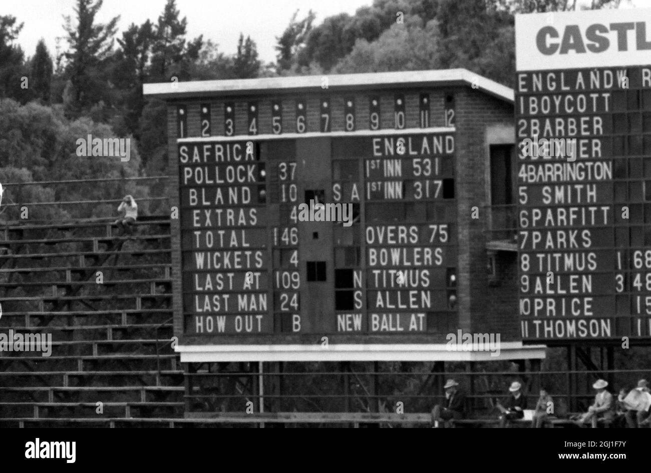 TABELLONE DI VALUTAZIONE DEL CRICKET PRIMA DELL'INIZIO DEL GIORNO FINALE IN JOHANNESBOURG ; 31 DICEMBRE 1964 Foto Stock