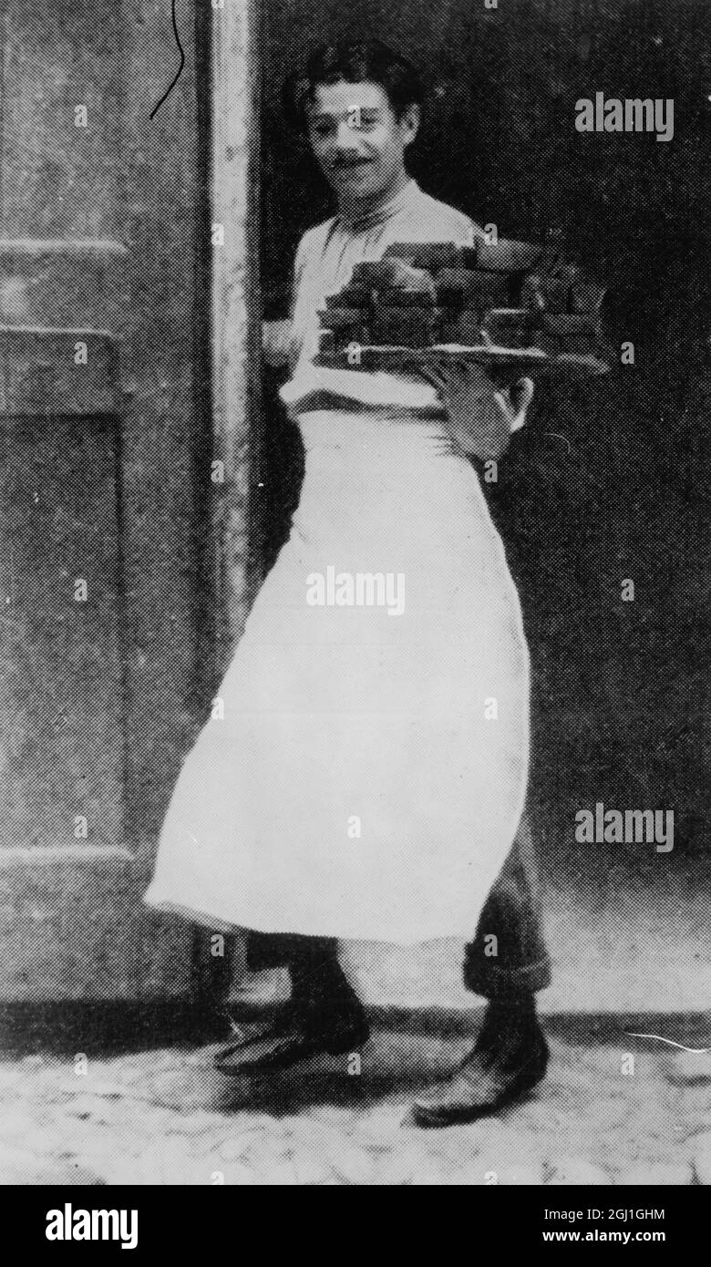 Dorando Pietri (Londra, 16 ottobre 1885 – Londra, 7 febbraio 1942) è stato un atleta italiano famoso per il suo drammatico finale e la sua eventuale squalifica nella maratona alle Olimpiadi estive del 1908, qui nel 1908 Foto Stock