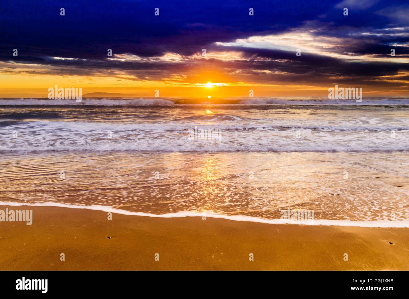 Tramonto su isole del Canale da San Buenaventura State Beach, Ventura, California USA Foto Stock