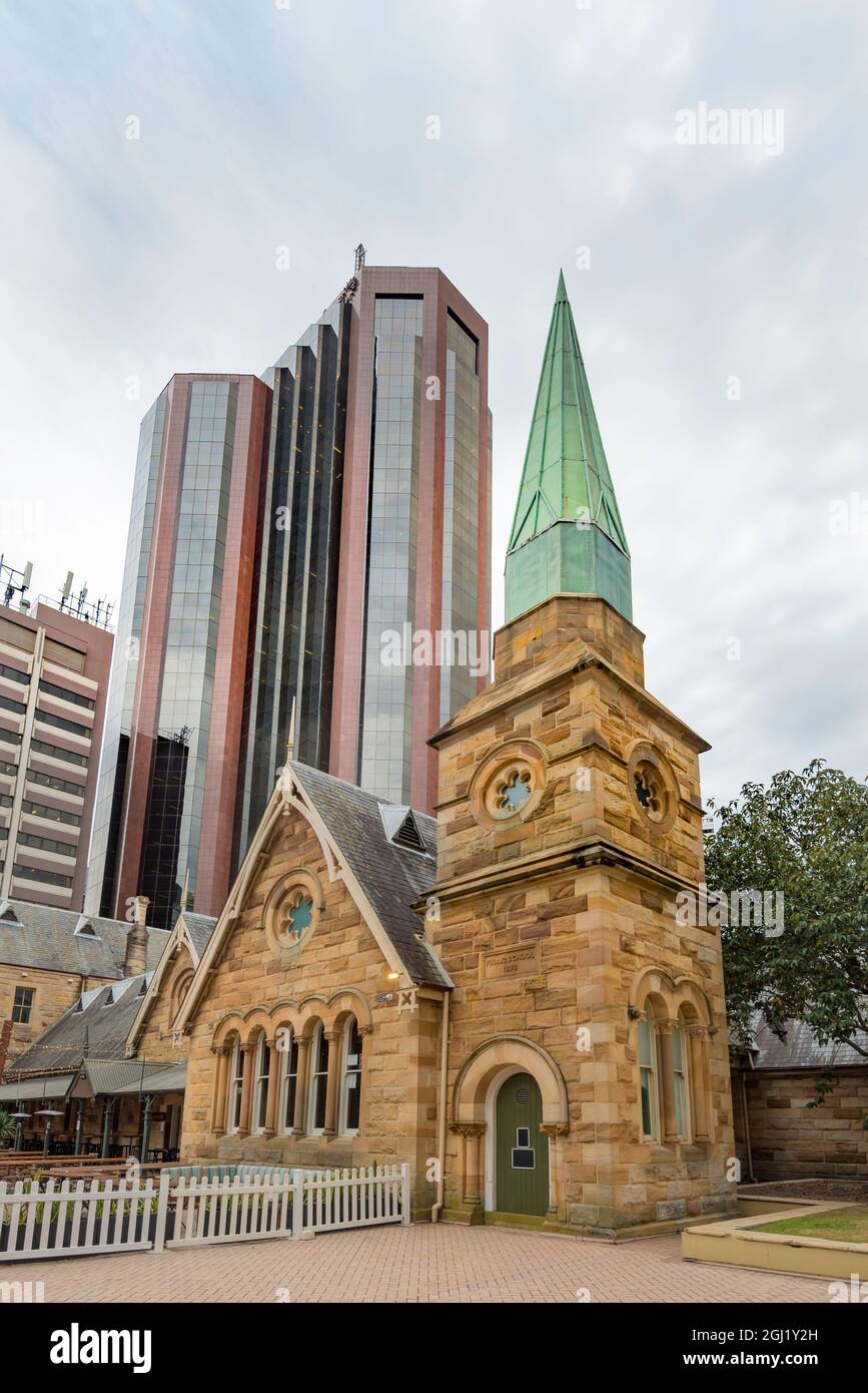 L'ex North Sydney Technical High School, costruita nel 1878-93, è un edificio in stile gotico ed è stata la prima scuola governativa sulla North Shore di Sydney Foto Stock