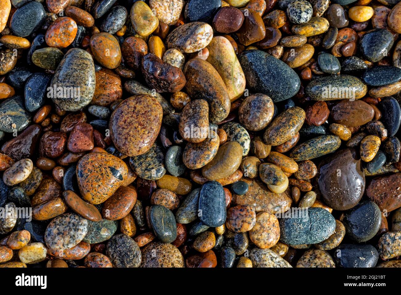 Lisci ciottoli di granito sulla spiaggia del lago Superior, coregoni punto, Penisola Superiore, Michigan Foto Stock