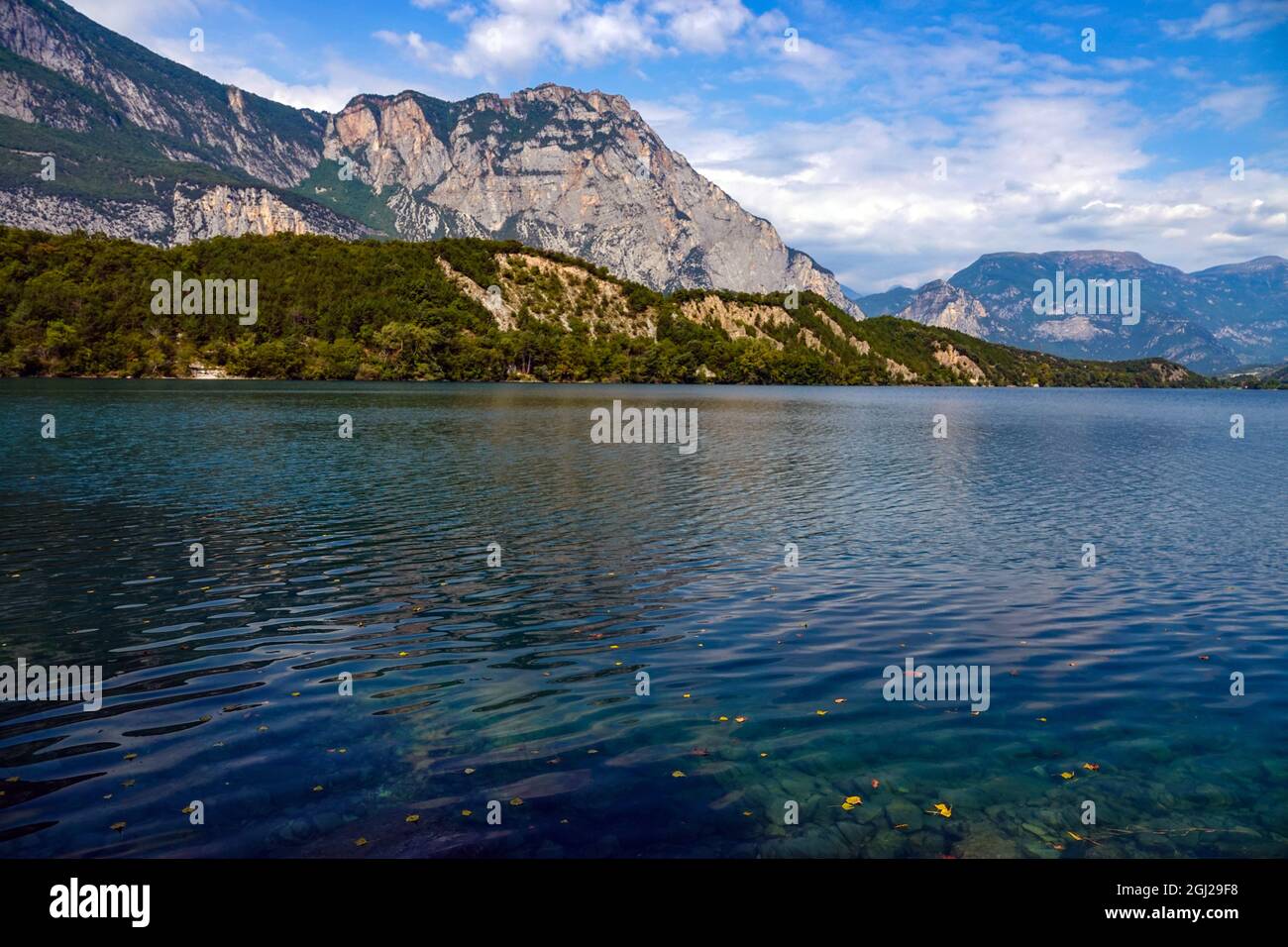 Destinazione turistica del Lago di Cavedine, Lago di Cavedine, Trento, Trentino, Laghi italiani, Italia Foto Stock