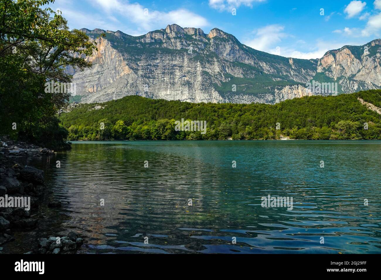 Destinazione turistica del Lago di Cavedine, Lago di Cavedine, Trento, Trentino, Laghi italiani, Italia Foto Stock