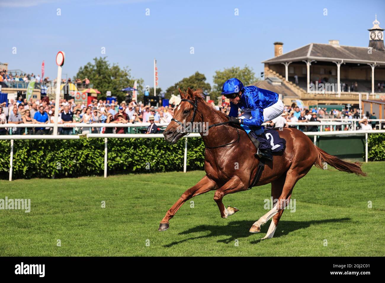 Modern Games indetto da William Buick vince le 13:45 Take the Reins Nursery a Doncaster Racecourse, Doncaster, South Yorkshire, UK. , . a Doncaster, Regno Unito, il 9/8/2021. (Foto di Mark Cosgrove/News Images/Sipa USA) Credit: Sipa USA/Alamy Live News Foto Stock