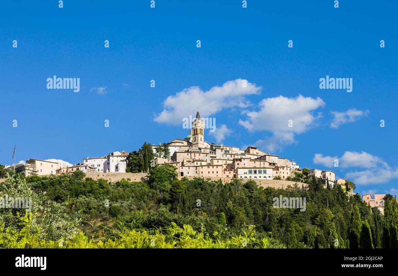 Trevi in pieno sole. Umbria, Italia Foto Stock