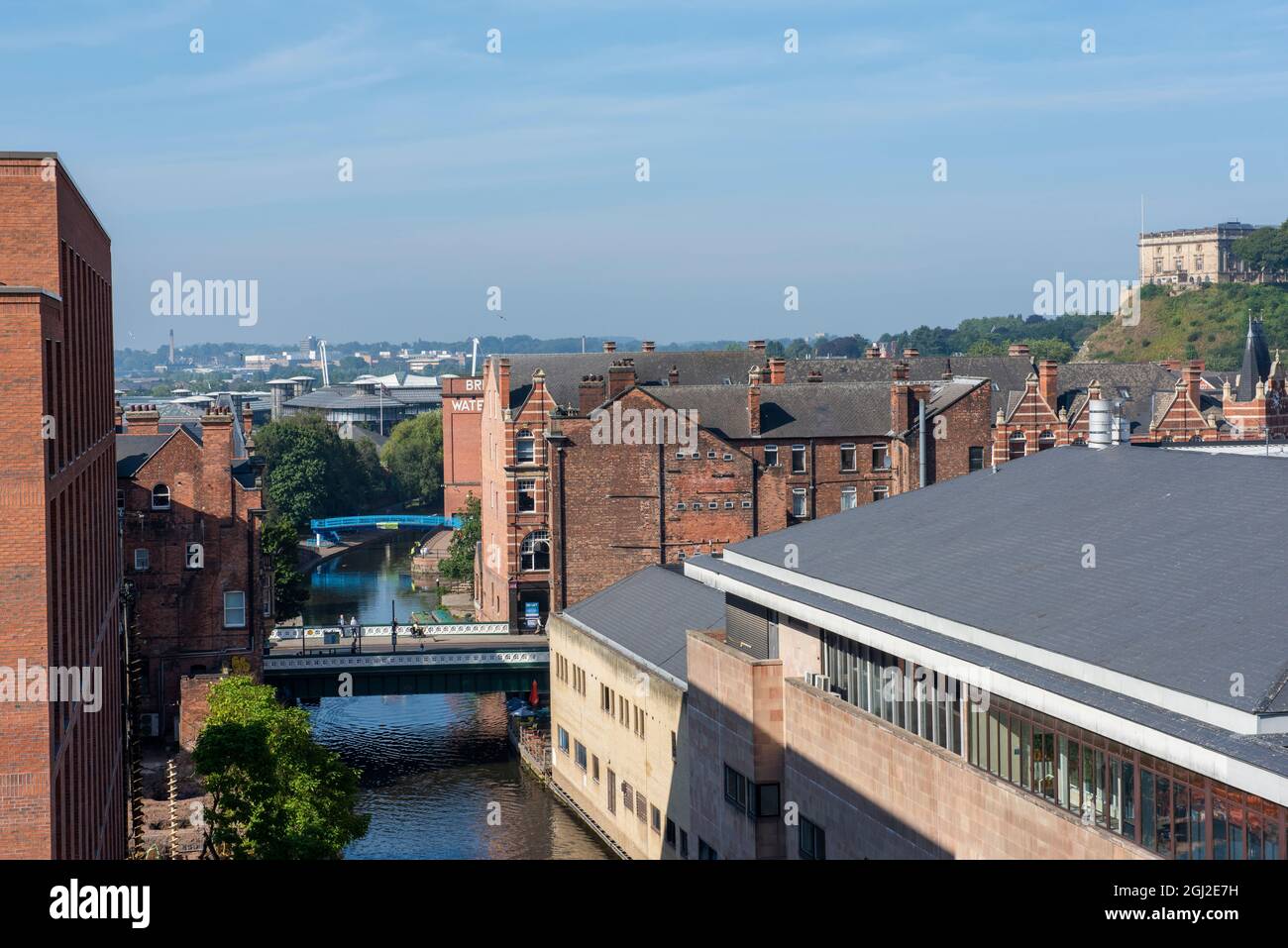 Guardando lungo il canale dal tetto di Loxley House, Nottingham City, Nottinghamshire Inghilterra Regno Unito Foto Stock