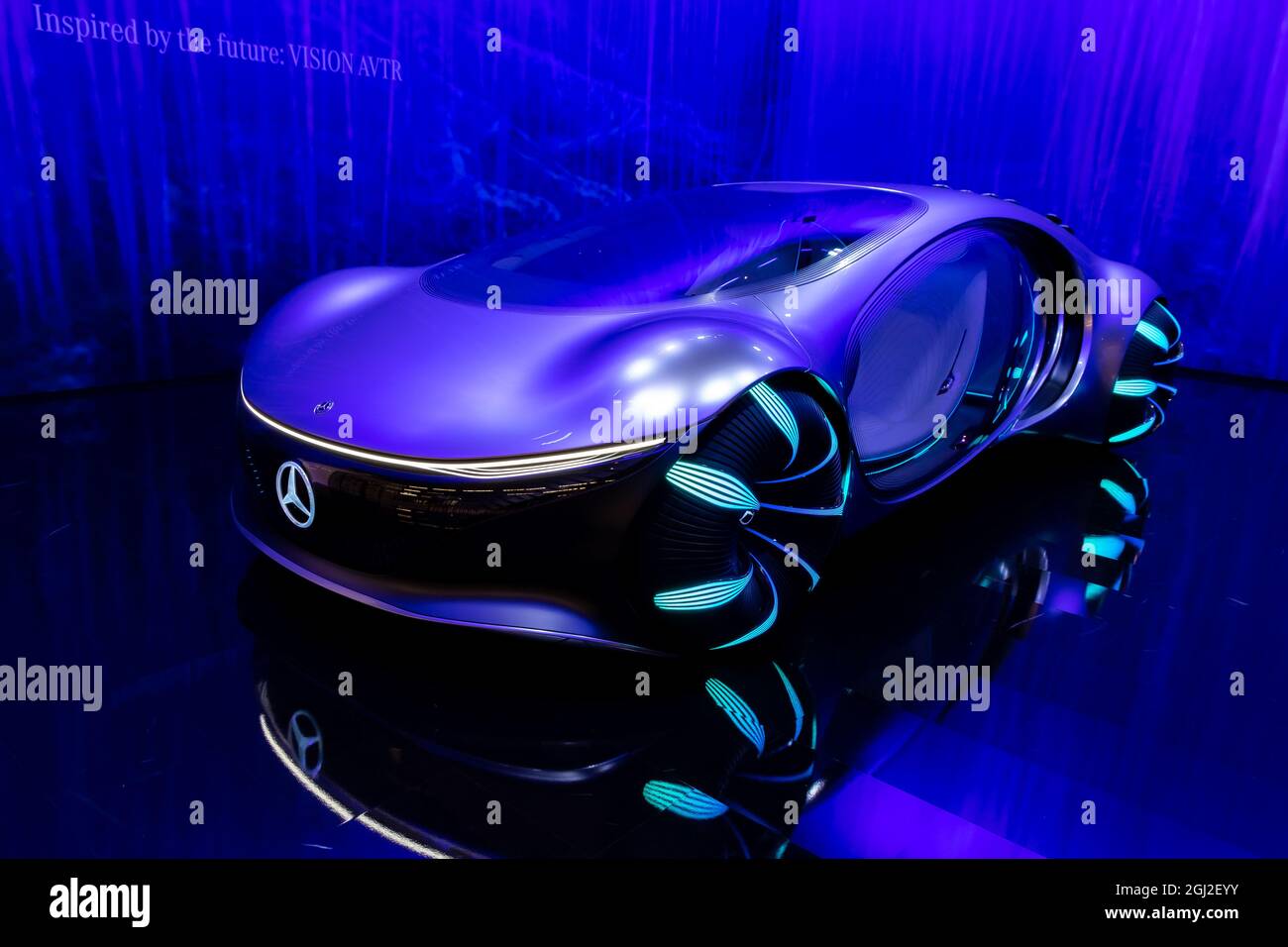 Mercedes-Benz Vision AVTR intuitivo concept car intelligente, che legge la tua mente durante la guida, presentato al salone IAA Mobility 2021 di Monaco, Germa Foto Stock
