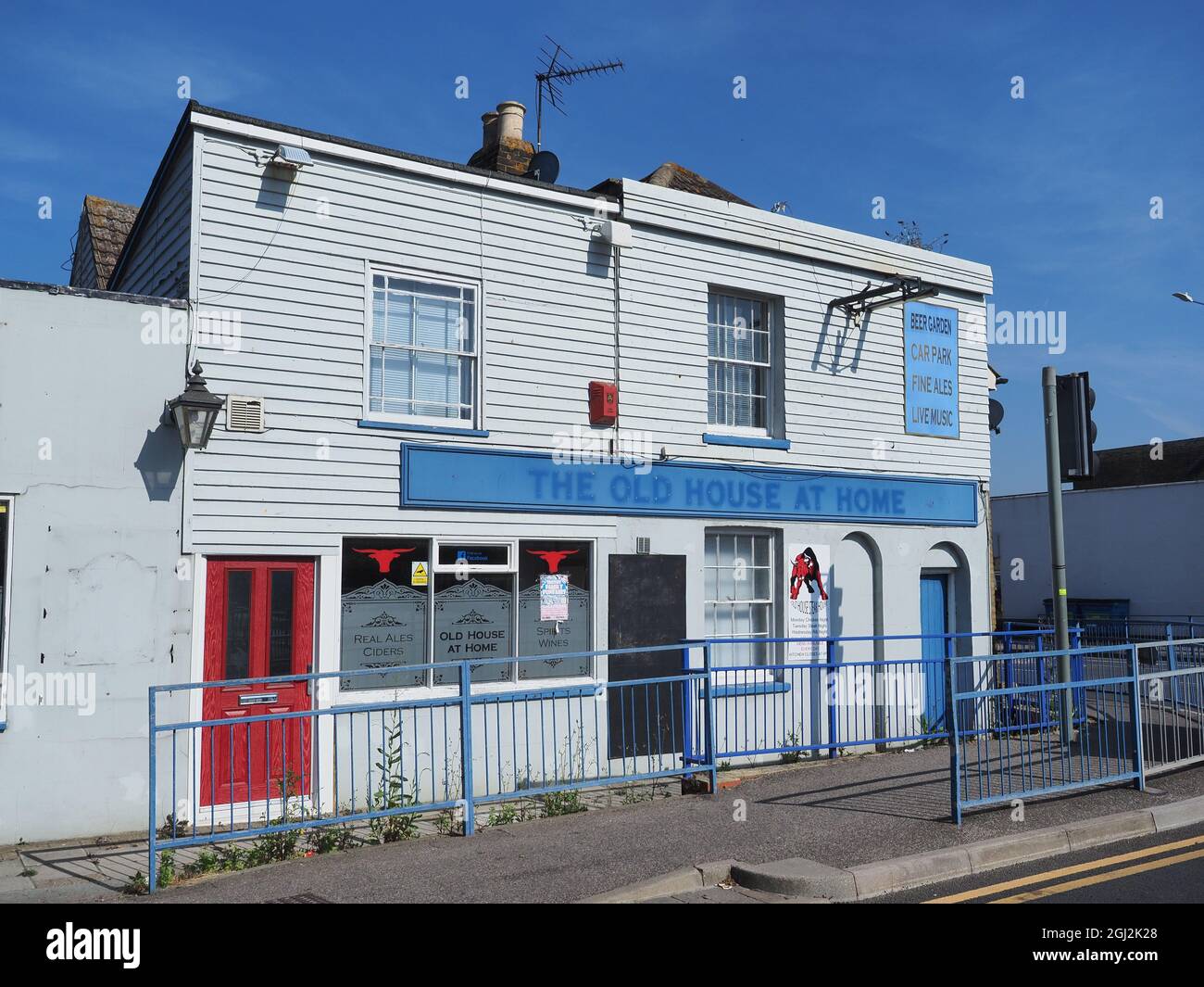 Sheerness, Kent, Regno Unito. 8 Settembre 2021. Il consiglio di Swale ha finito con un costo stimato di £8,000 in tasse legali per risolvere un blunder di pianificazione che ha visto diverse applicazioni di pianificazione erroneamente approvato o rifiutato dopo che il software è stato testato da un ingegnere junior, ma i risultati dei dati di test sono stati accidentalmente pubblicati al sistema 'live' e giuridicamente vincolante. La 'Old House at Home' in Sheerness (nella foto) è stata impostata per essere 'demolished' con il commento sarcastico 'perché sto facendo questo? Sono io il prescelto?" incluso nella decisione ufficiale di pianificazione. Credit: James Bell/Alamy Live News Foto Stock