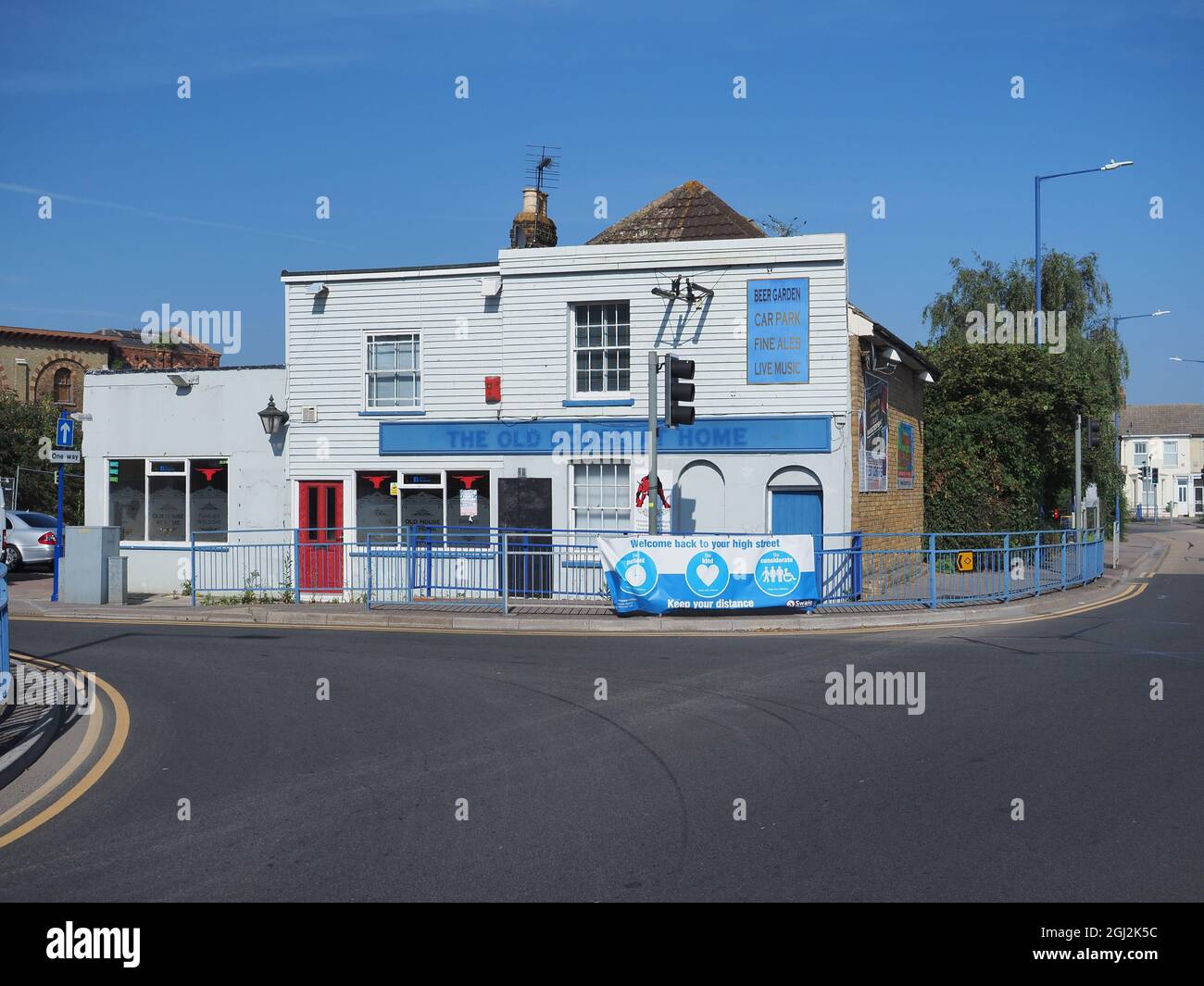 Sheerness, Kent, Regno Unito. 8 Settembre 2021. Il consiglio di Swale ha finito con un costo stimato di £8,000 in tasse legali per risolvere un blunder di pianificazione che ha visto diverse applicazioni di pianificazione erroneamente approvato o rifiutato dopo che il software è stato testato da un ingegnere junior, ma i risultati dei dati di test sono stati accidentalmente pubblicati al sistema 'live' e giuridicamente vincolante. La 'Old House at Home' in Sheerness (nella foto) è stata impostata per essere 'demolished' con il commento sarcastico 'perché sto facendo questo? Sono io il prescelto?" incluso nella decisione ufficiale di pianificazione. Credit: James Bell/Alamy Live News Foto Stock