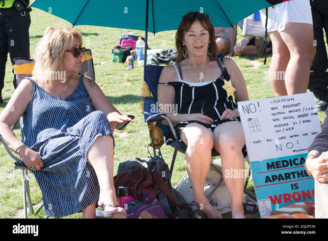 2021-09-08 Parliament Square, Londra, Regno Unito. Anti-vaxx, anti-vaccinepassport protesta dire no al vaccino obbligatorio, passaporto vaccino, tirannia. Credit: Picture Capital/Alamy Live News Foto Stock