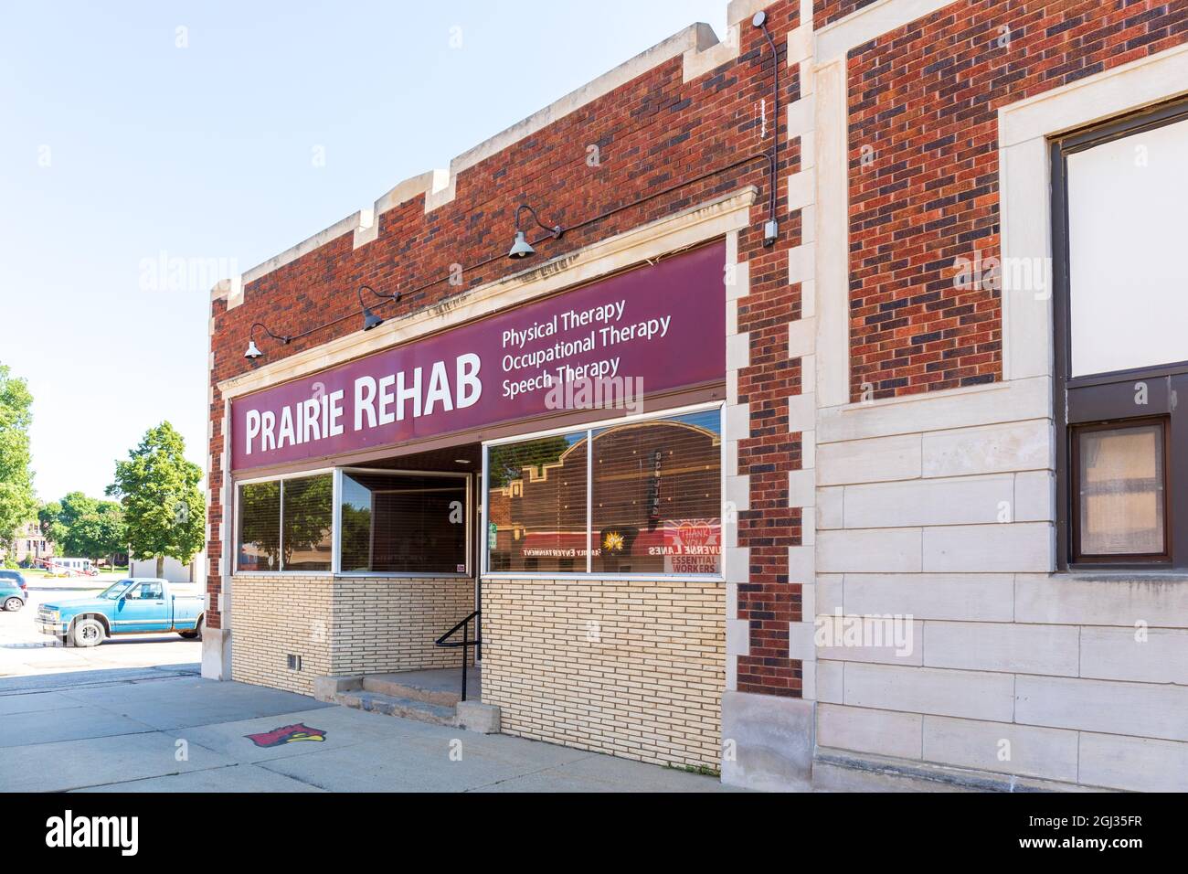 LUVERNE, MN, USA-21 AGOSTO 2021: Prairie Rehab-Physical Therapy, Occupational Therapy, Speech Therapy. Mostra la facciata dell'edificio e il cartello. Foto Stock