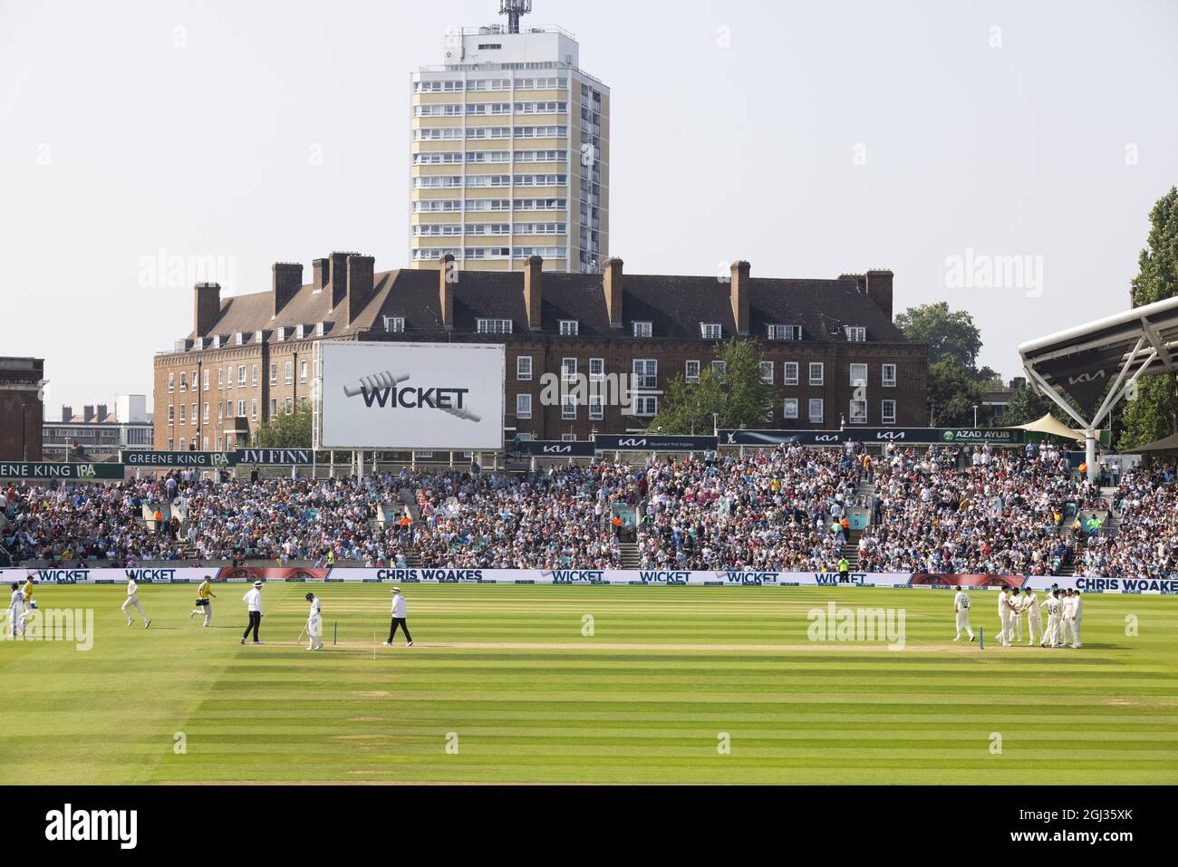 Inghilterra cricket; The Oval Cricket Ground, o Kia Oval, luglio 2021, Inghilterra contro India test match, guardato da folle di tifosi in estate, The Oval, London UK Foto Stock