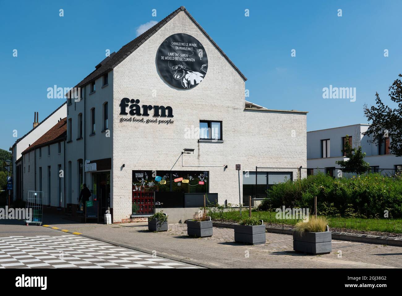 Wemmel, Regione fiamminga - Belgio - 09 01 2021: Il negozio di vendita al dettaglio dell'azienda agricola, un minimarket di prodotti alimentari biologici Foto Stock