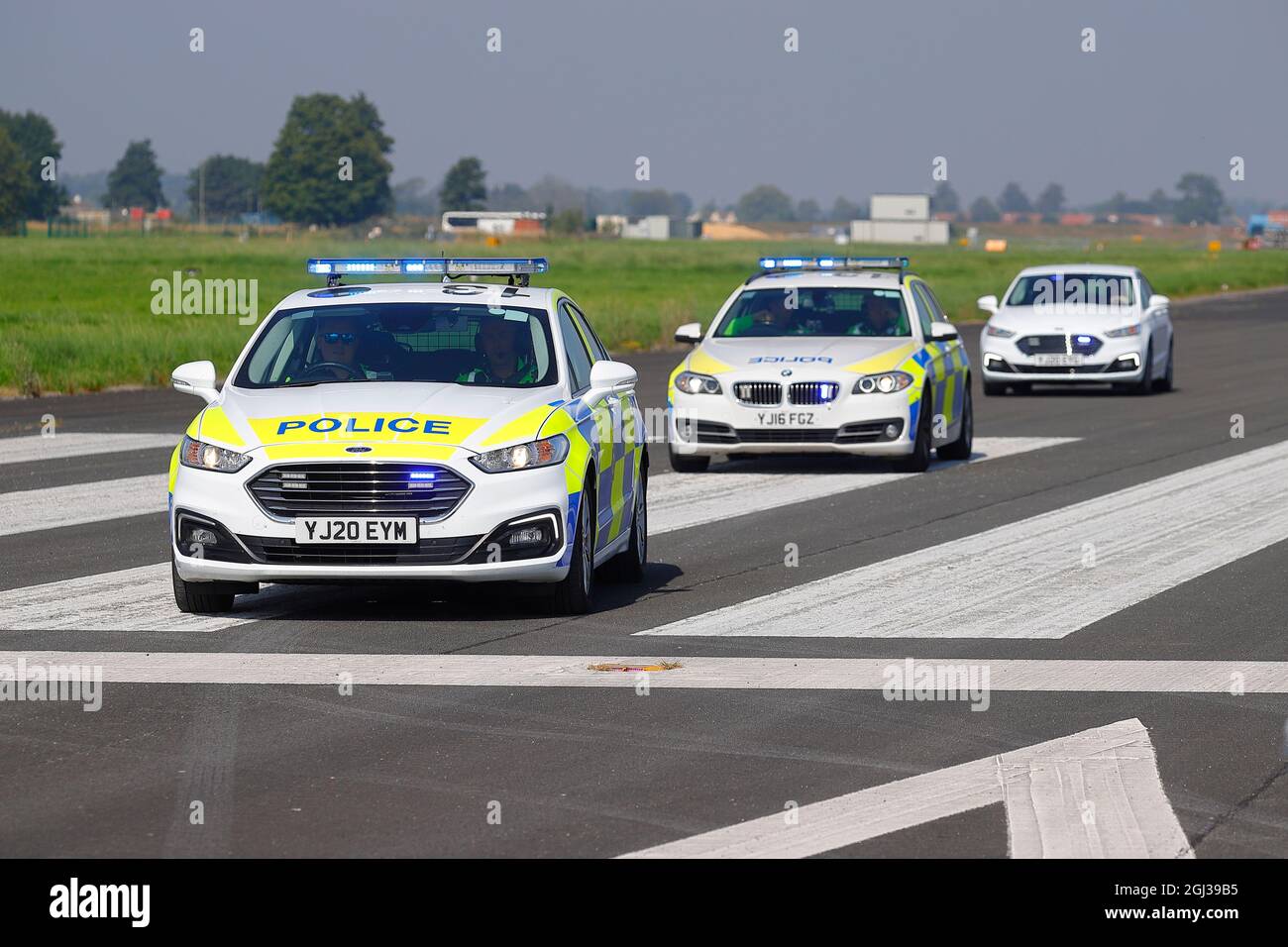 West Yorkshire Police driver Training Unit presso l'aeroporto di Leeds East mentre Tactical Pursuit and Containment Training (TPAC) Foto Stock