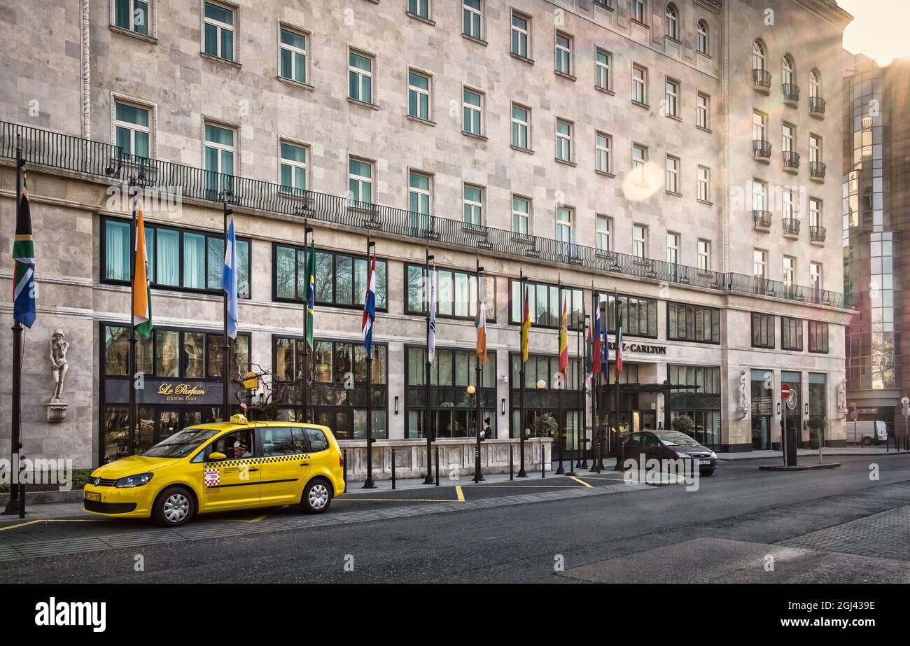 Ungheria, Budapest, marzo 2020, vista del Ritz-Carlton in piazza Erzsébet Foto Stock