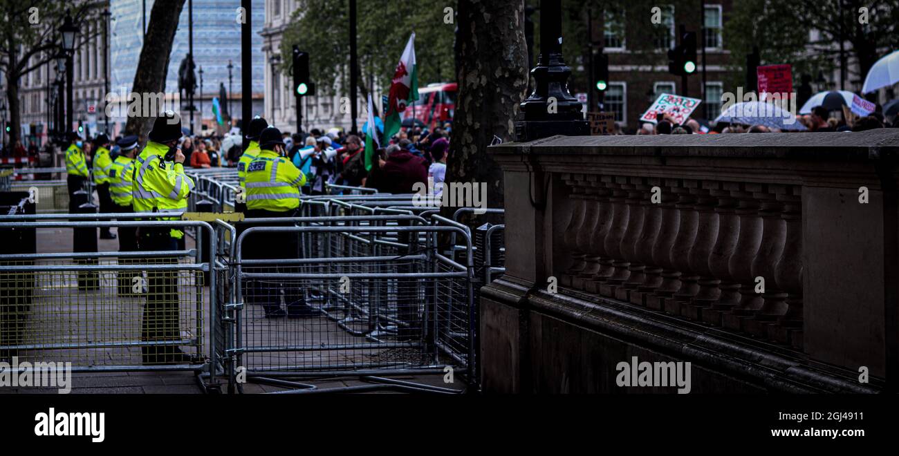 LONDRA, REGNO UNITO - 22 maggio 2021: La polizia al 10 di Downing Street ha bloccato i manifestanti Foto Stock