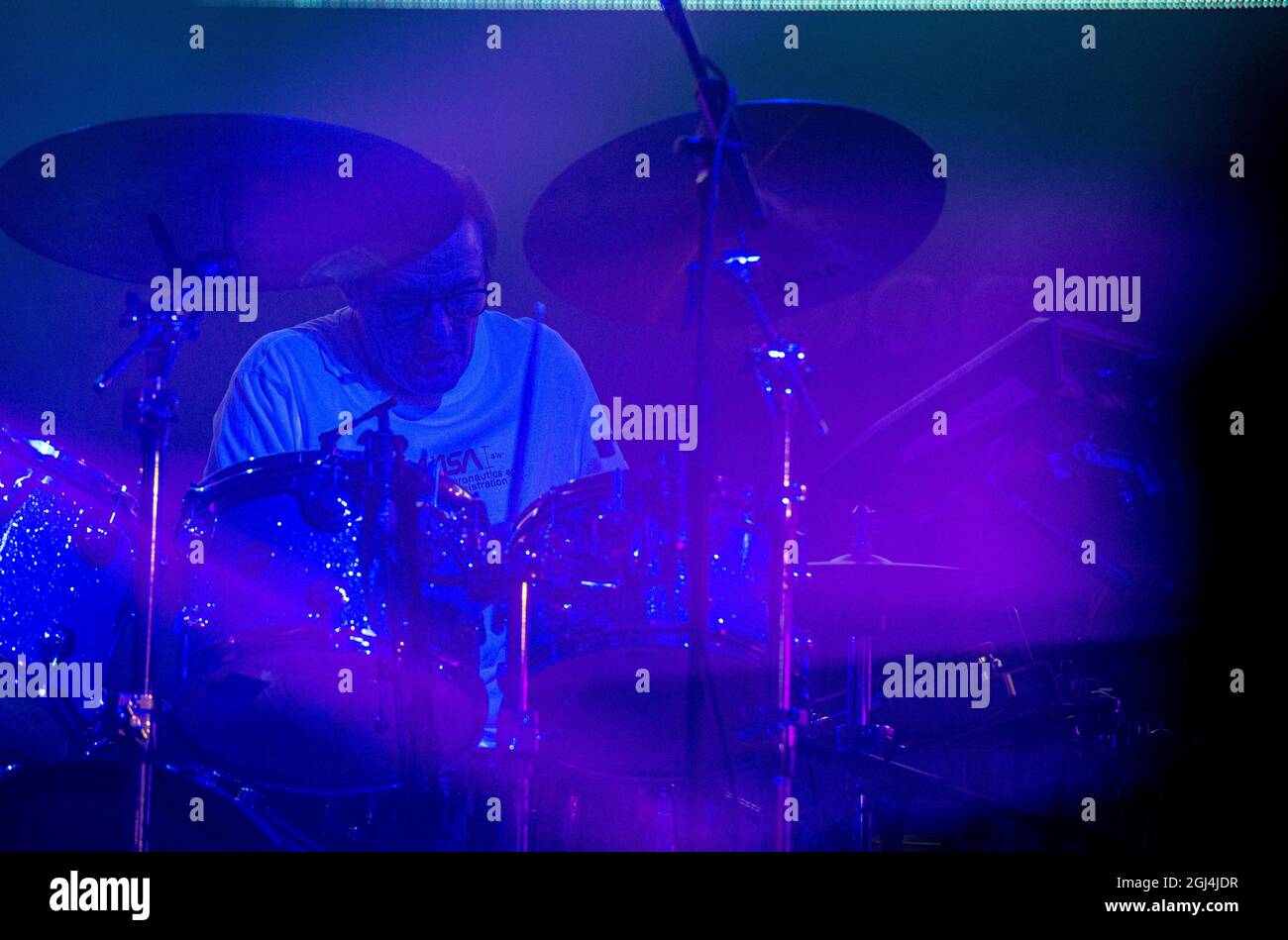 Halifax, 8 settembre 2021. Stephen Morris di New Order suona dal vivo al Piece Hall. Credit: ernesto rogata/Alamy Live News Foto Stock