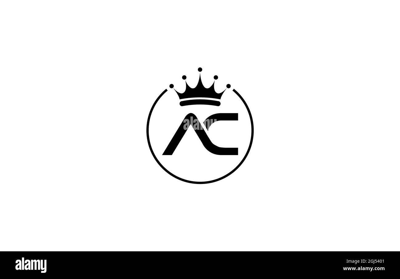 Semplice e creativo logo corona d'oro e design di simboli con lettere e alfabeti AC con cerchio e corona d'oro Foto Stock