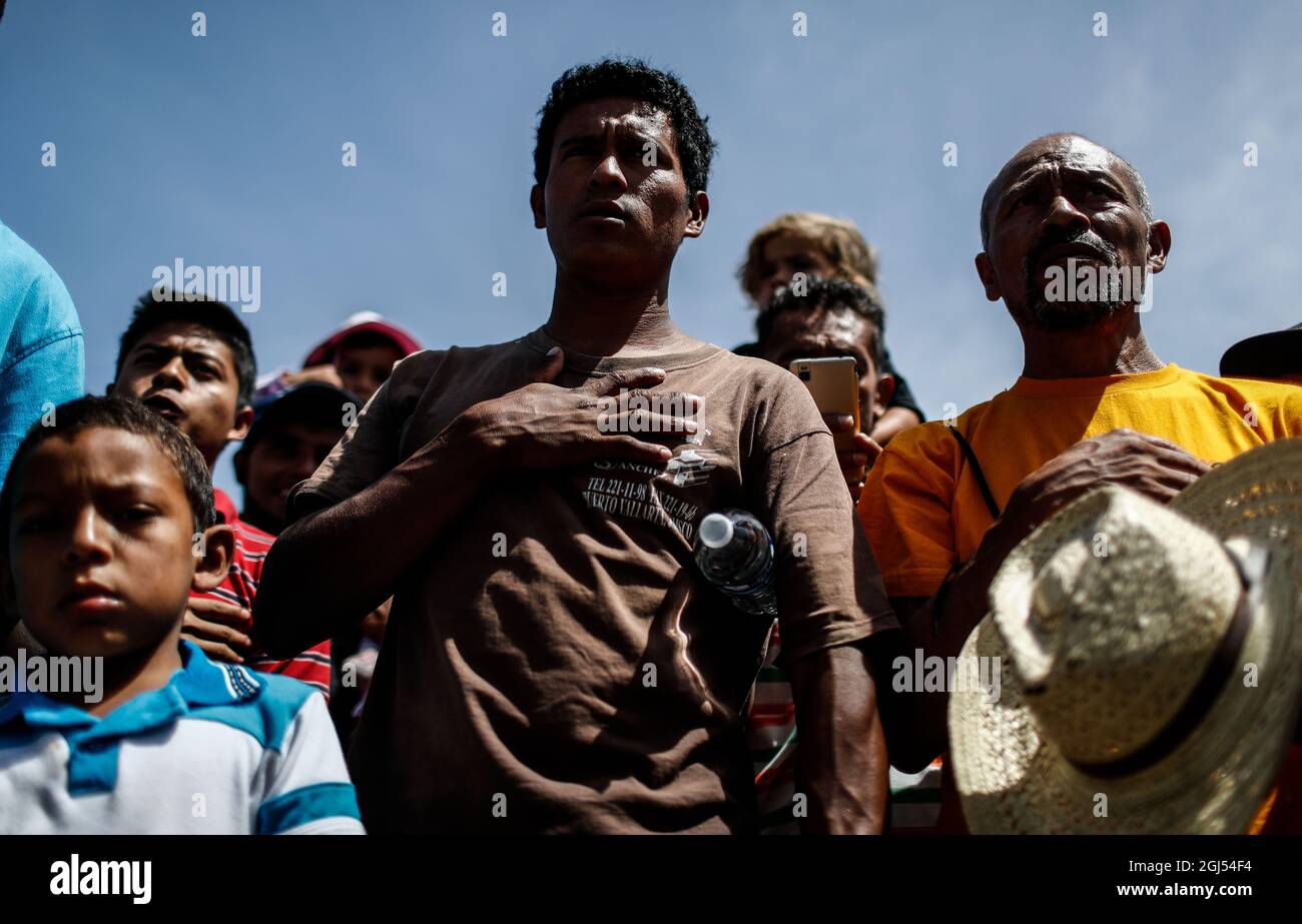 Donald Trump, presidente degli Stati Uniti, continua con il suo piano questo lunedì per frenare l'immigrazione dal Messico, prima di questa posizione il caravan migrante ha protestato con una marcia oggi su Kino Boulevard, uno dei viali principali della cappella di sonora nel nord del Messico. Caravan migrante a Hermosillo, Dove circa 600 migranti provenienti da diversi paesi dell'America centrale sono stati assistiti dalla Croce Rossa, dalla società civile e da altre organizzazioni dalla Croce Rossa e dalla società civile. Sono arrivati in questa città a bordo del treno conosciuto come 'la Bestia', provengono dal confine meridionale Foto Stock