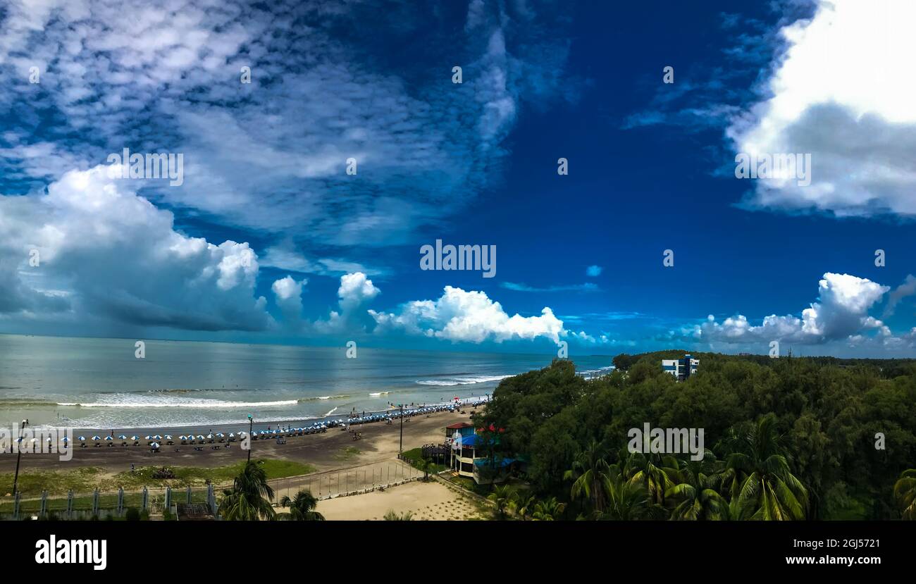 paesaggio della spiaggia di mare di cox bazar. Foto Stock