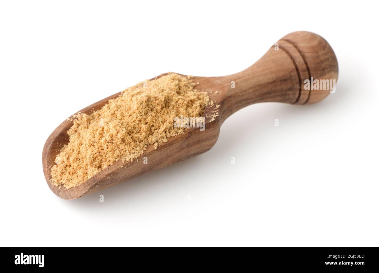 Paletta di legno di polvere secca di senape isolata su bianco Foto Stock