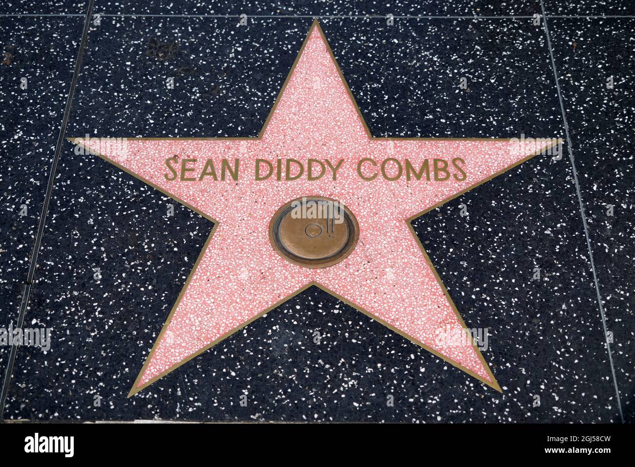 Vista dettagliata della stella di Sean Diddy Combs sulla Hollywood Walk of Fame su Hollywood Blvd., mercoledì 8 settembre 2021, a Los Angeles. Foto Stock