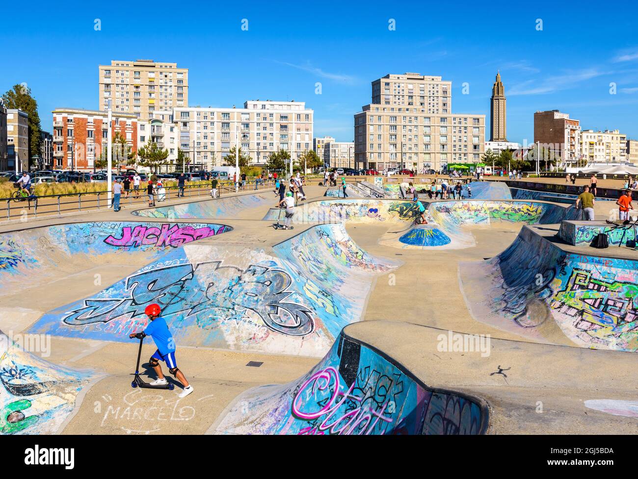 Lo skatepark e il complesso 'Porte Oceane' a le Havre, Francia. Foto Stock