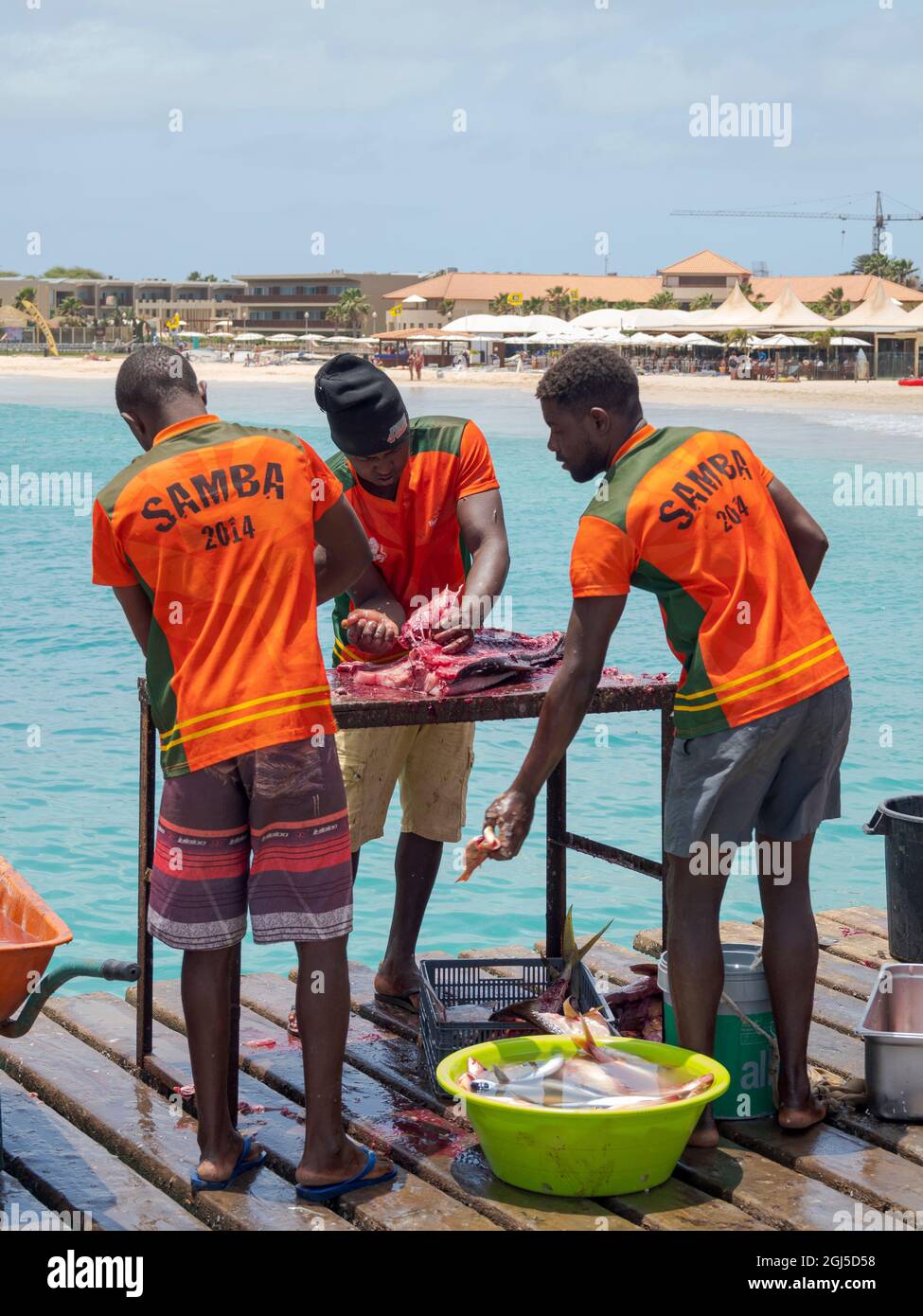 Pescherie, il molo sulla spiaggia Praia de Santa Maria. L'isola di SAL, Capo Verde. (Solo per uso editoriale) Foto Stock