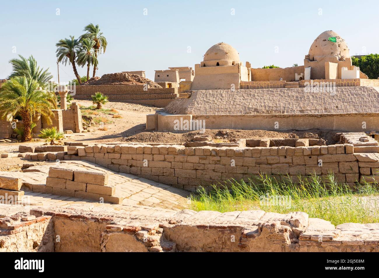 Egitto. Il tempio di Karnak comprende un vasto mix di templi, cappelle, piloni e altri edifici antichi sulla riva orientale del Nilo vicino a Luxor. ( Foto Stock